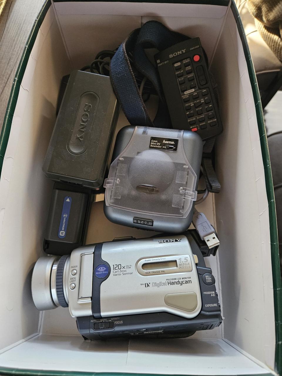 Complete en werkende Sony DCR-TRV30 e mini dv camcorder