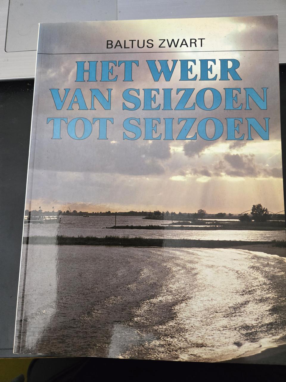 Boek  "Het Weer van Seizoen tot Seizoen" geschreven door Baltus Zwart 1985