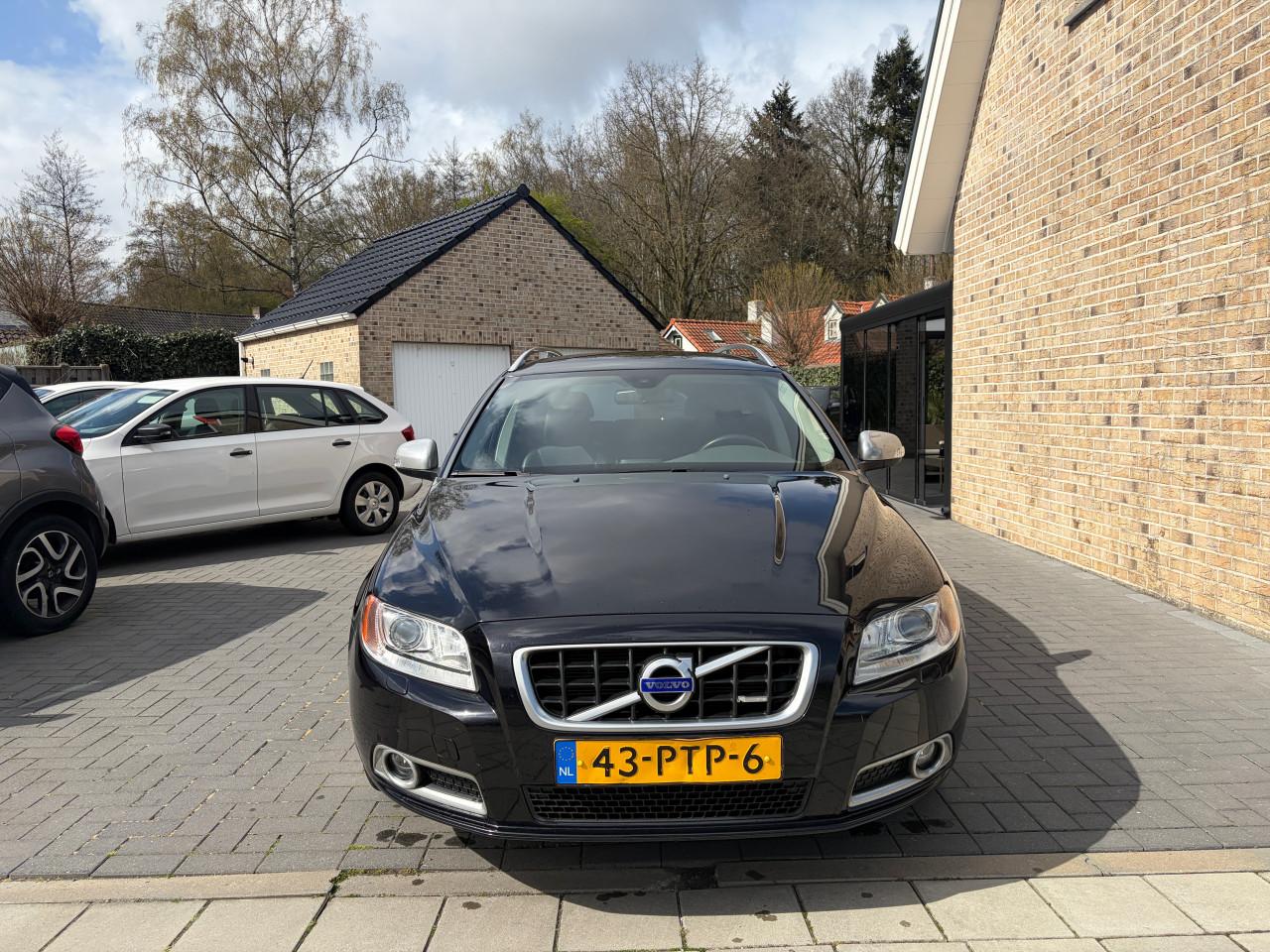 Volvo V70 2.0T R-Editon 2011 Airco Navi PDC CCT LEDER
