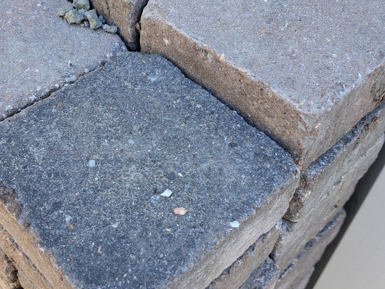 Tuinbestrating ongeveer 8M2  Gratis!