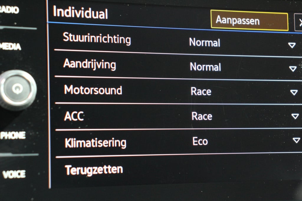 Volkswagen T-roc 2.0 tsi 4motion r | beats | acc | carplay