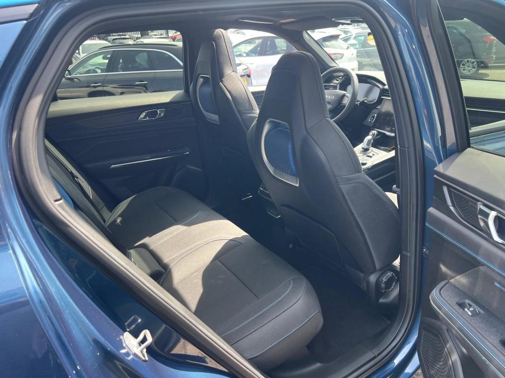 Lynk & Co 01 1.5 261pk panodak , adaptive cc , carplay , 360gr camera