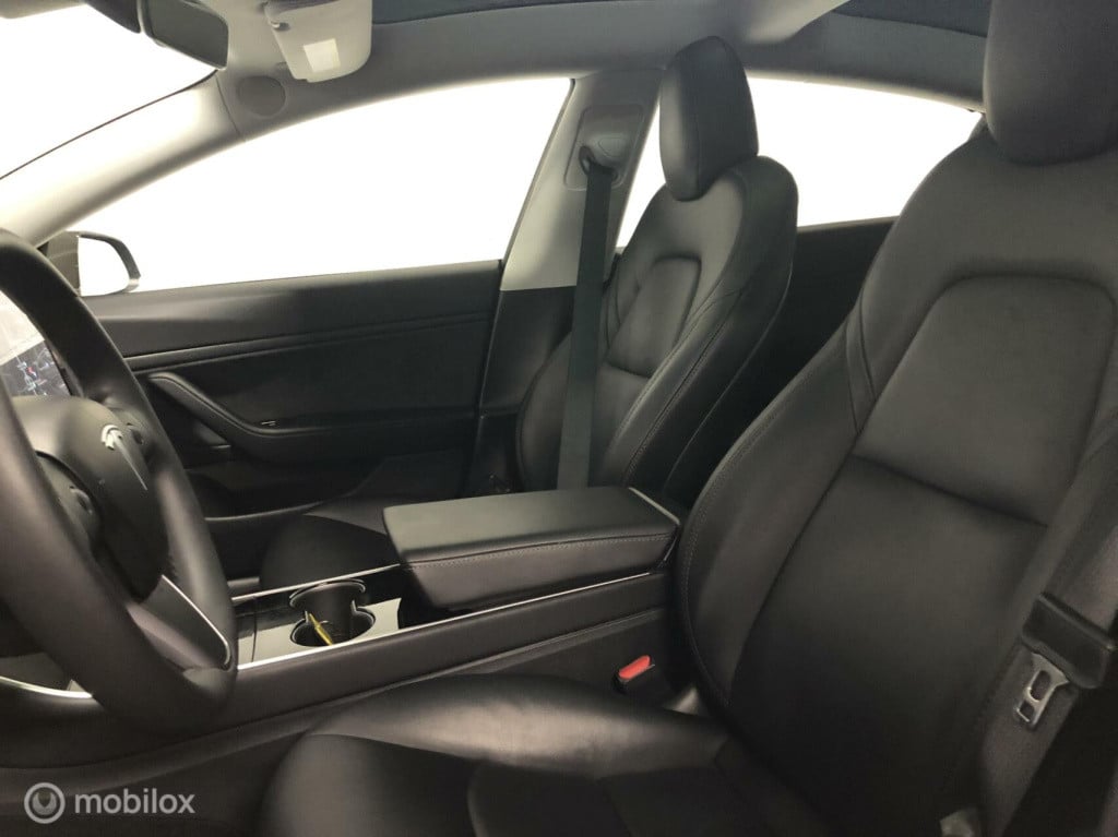 Tesla Model 3 standard rwd plus 60 kwh