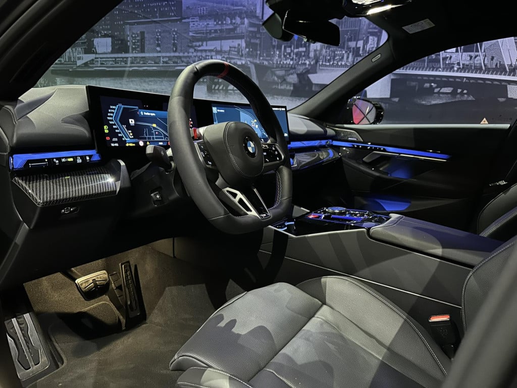 BMW M5 5-serie touring *keramisch*pano*bowers&wilkins*nl*