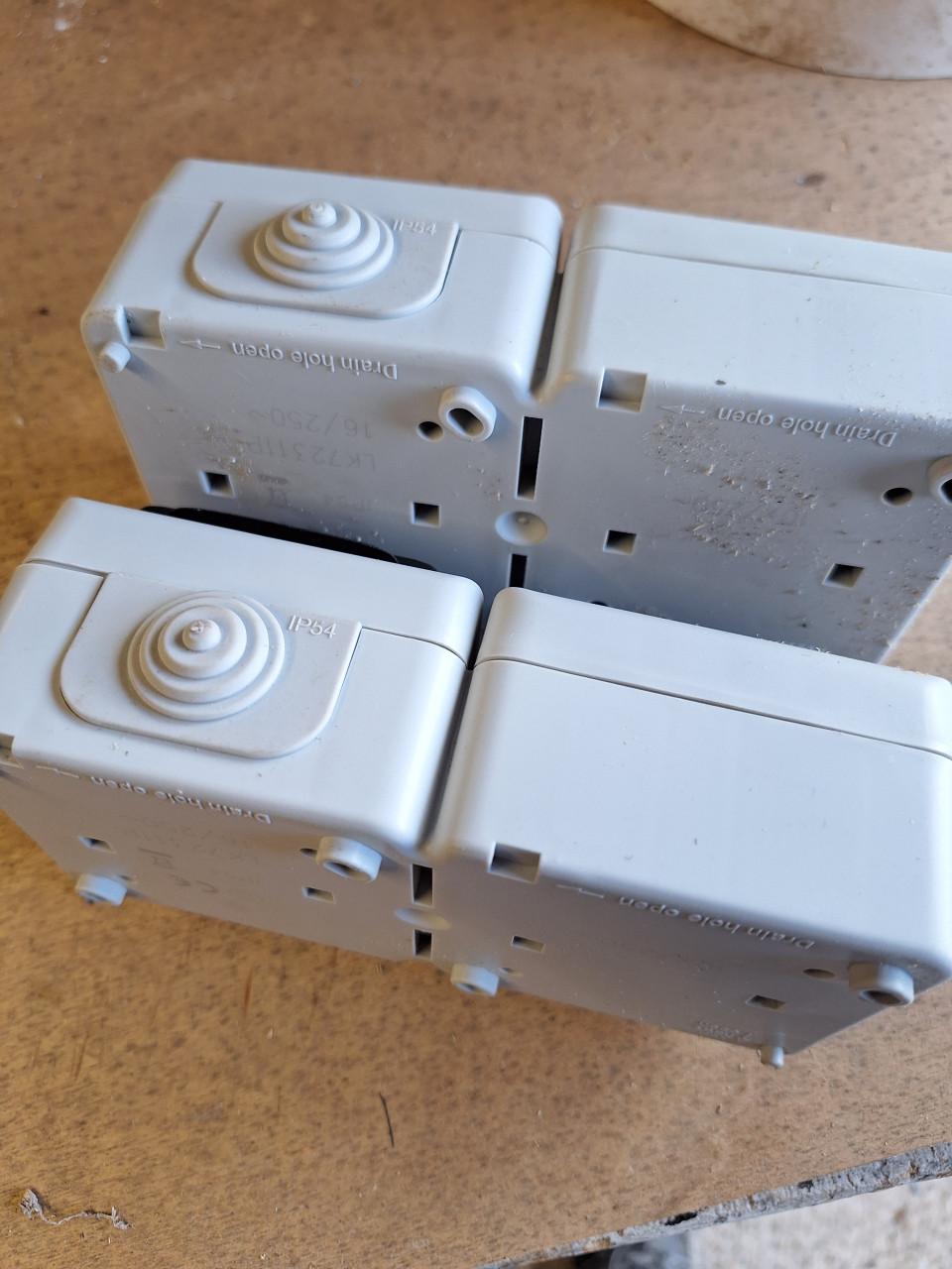 Schakelaar met stopcontact waterdicht