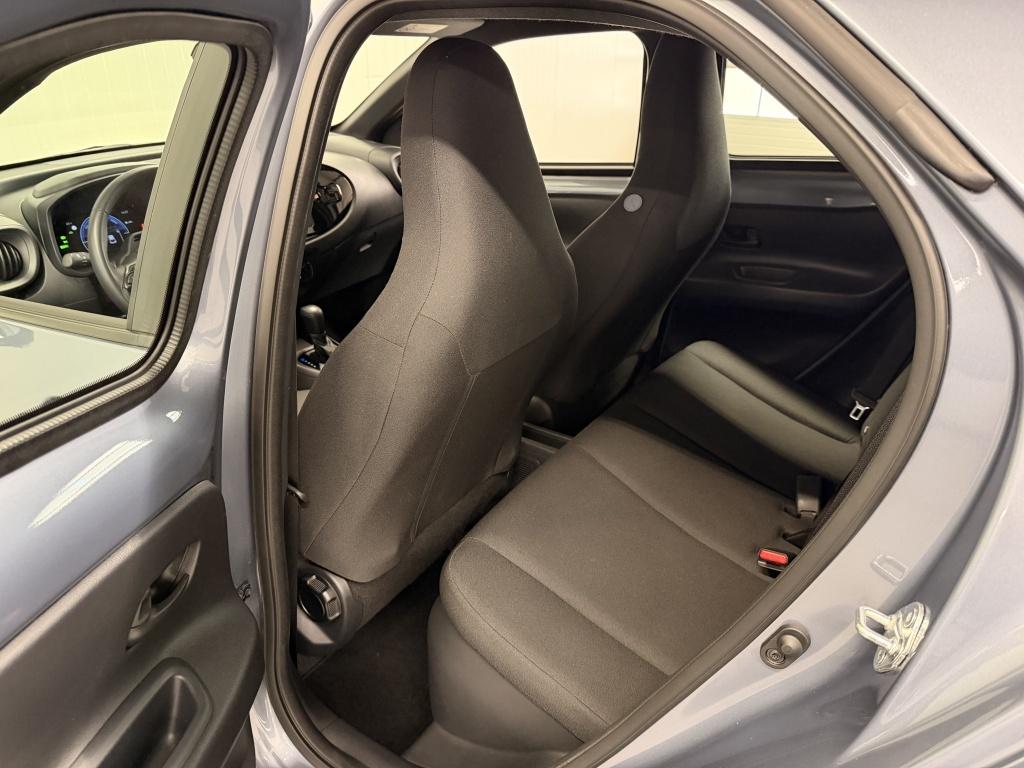 Toyota Aygo X hybrid 115 play