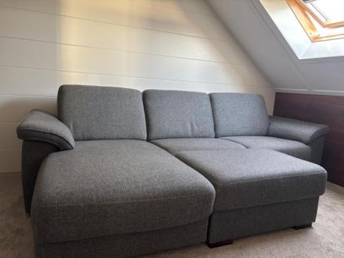 Bankstel Longchair (links)