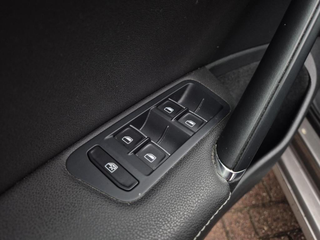 Volkswagen Golf 1.4 tsi highline / 5-deurs / massagestoel / cruisecontrol /