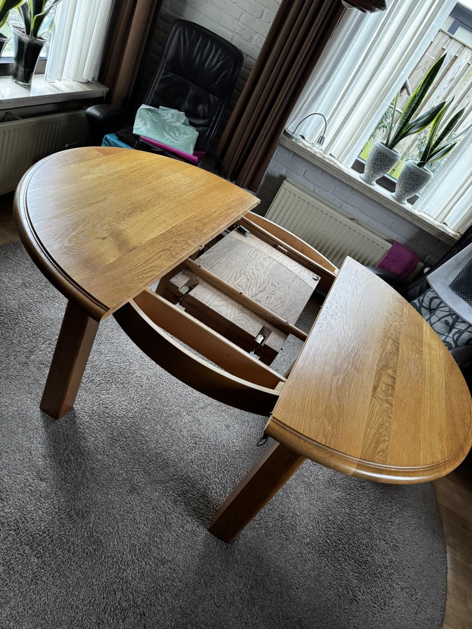 Massief eiken tafel uitschuifbaar inclusief stoelen