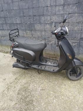 Hele mooie riva snor