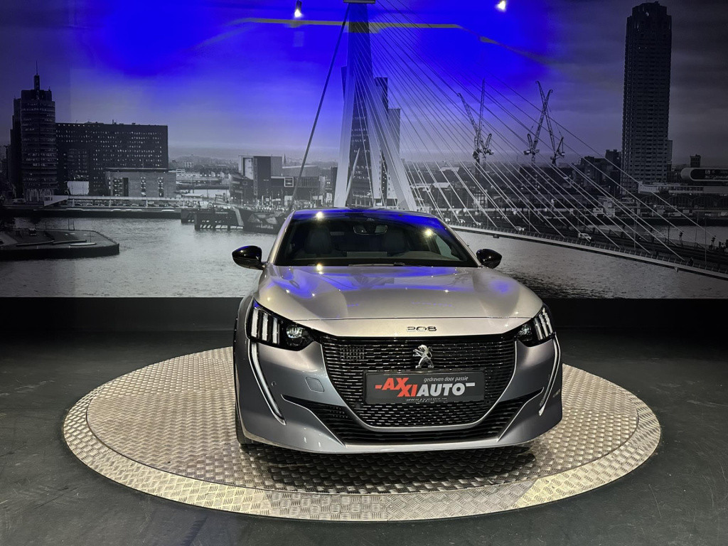 Peugeot 208 1.2 puretech gt *pano*camera*carplay*