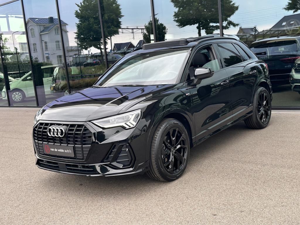 Audi Q3 35 tfsi s-line | panoramadak | zwart optiek | trekhaak | camera | e