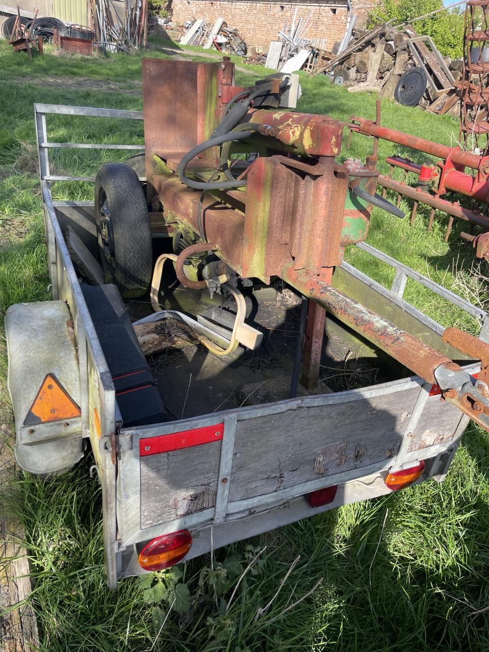 Houtkliever op karretje