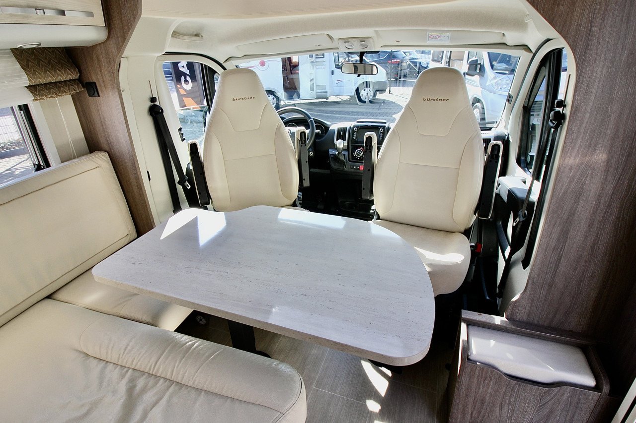 Bürstner Nexxo t690G(AUTOMAAT, Lengtebedden,Als nieuw!!!)