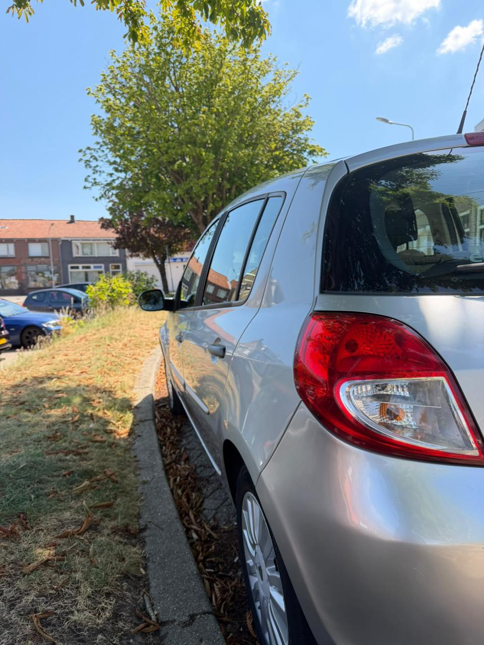 Te koop renault clio 12 zeer zuining auto
