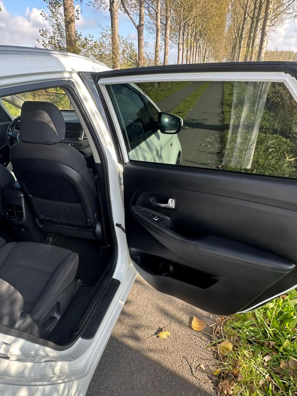 Prachtige & Sportieve Kia Carens (2016) – Nederlands – 7-Persoons Reisauto!