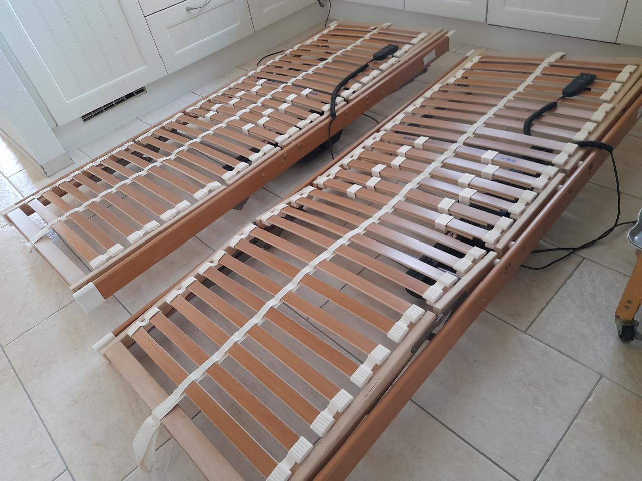 2 x Elektrisch verstelbare  lattenbodem 80 x 200 ( in goede staat )