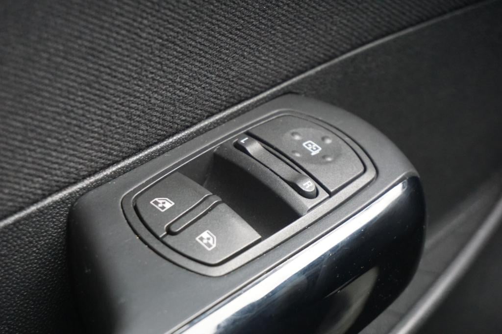 Opel Corsa 1.2-16v business airco / cruise / elektr. ramen / nap