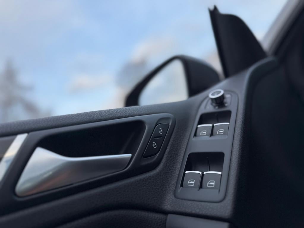 Volkswagen Golf cabriolet 1.2 tsi * stoelverwarming * clima * pdc 2x * wind