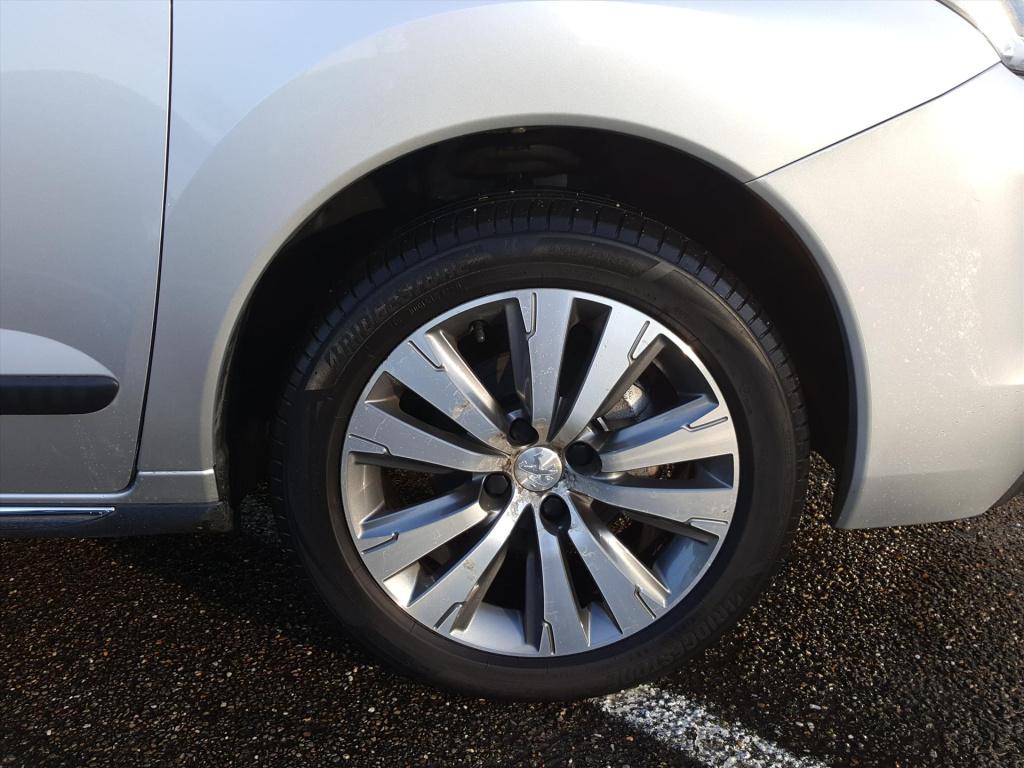 Peugeot 3008 style 1.2pt-130pk trekhaak | navigatie | cruise & climate cont