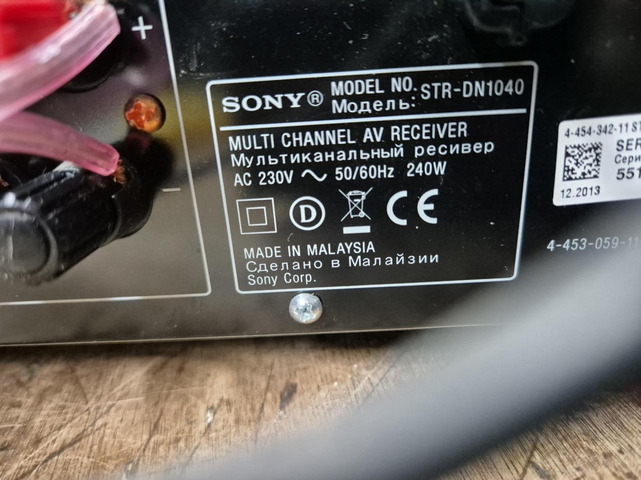 Sony surround receiver met boxen