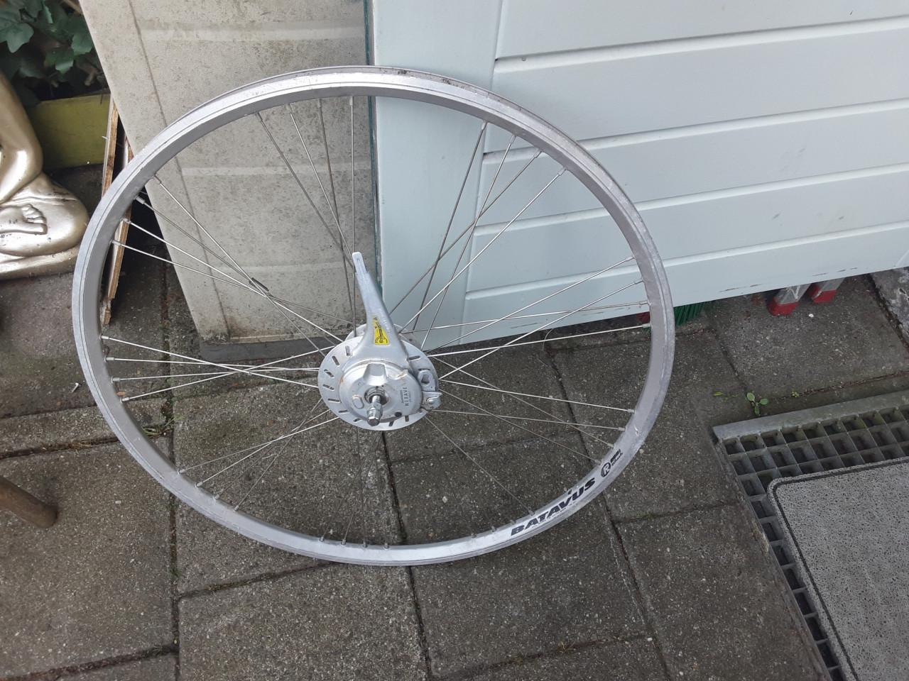 Nexus batavus 28 inch voorwiel, naafdynamo, rollerbrake rem