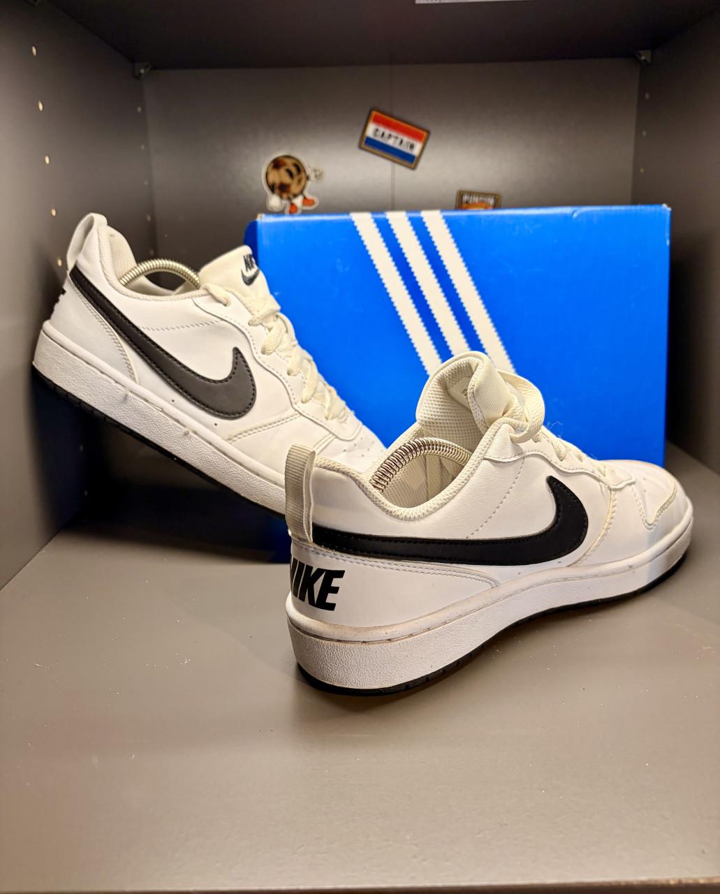 Nike low sneakers maat 37.5