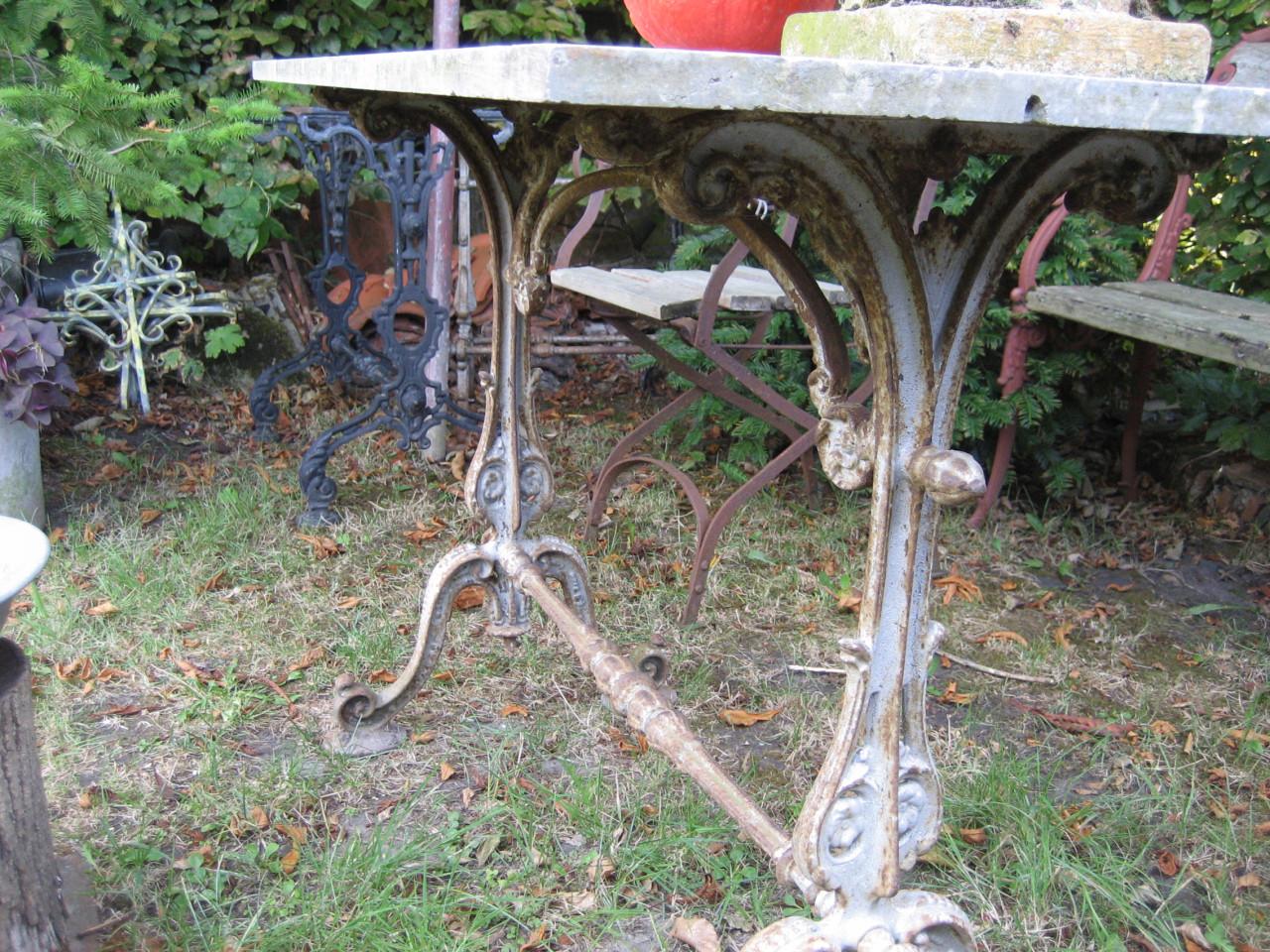Brocante antiek Markt tuin meubels volkskunst 17/18 eeuw