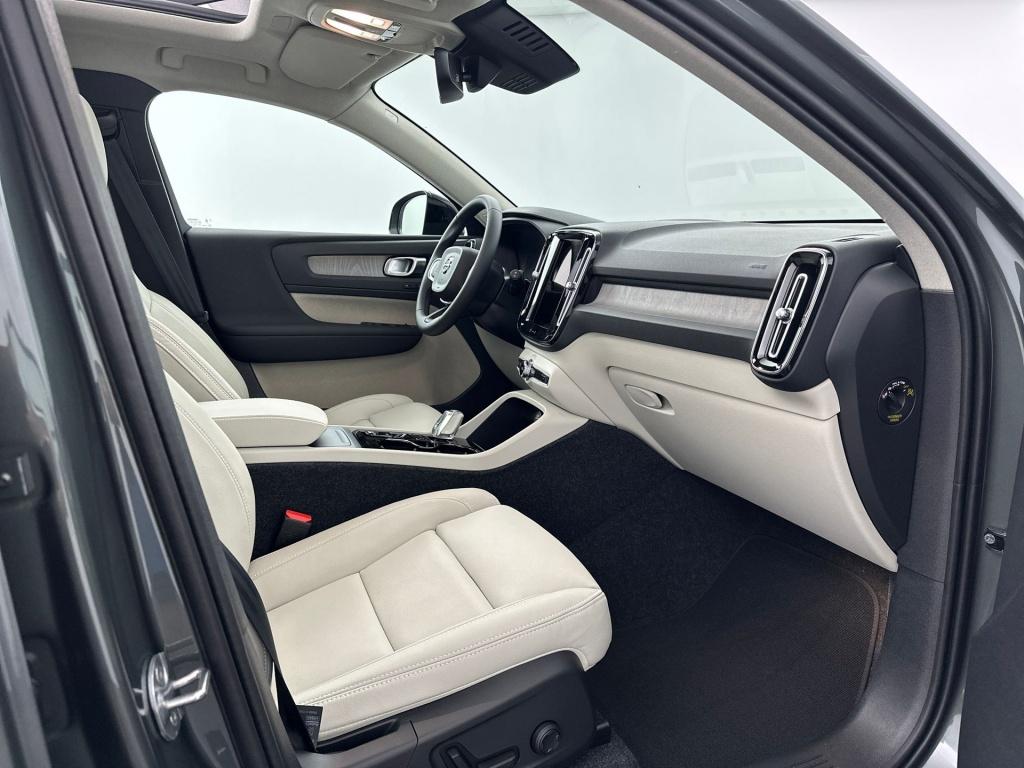 Volvo XC40 b4 gt plus dark pano