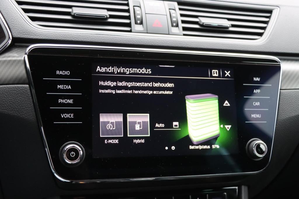 Skoda Superb combi 1.4 tsi iv sportline 218pk dsg6