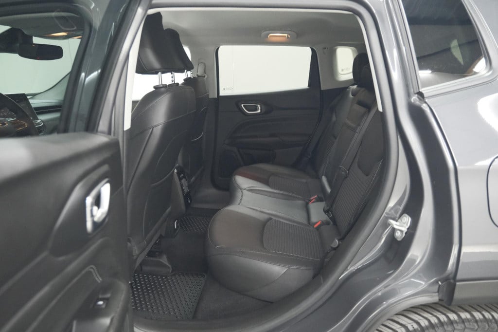 Jeep Compass 4xe 190 plug-in hybrid electric limited | camera | apple carpl