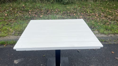 Tafeltje met gietijzerenpoot