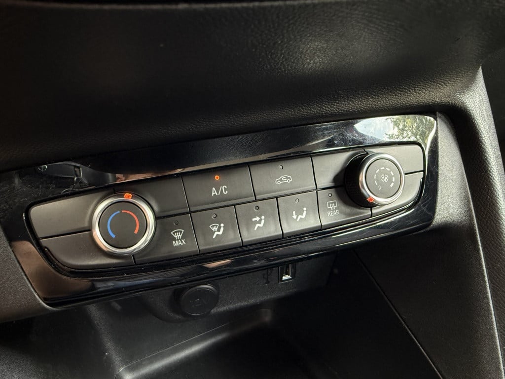 Opel Corsa 1.2 turbo edition // 100pk // led koplampen //