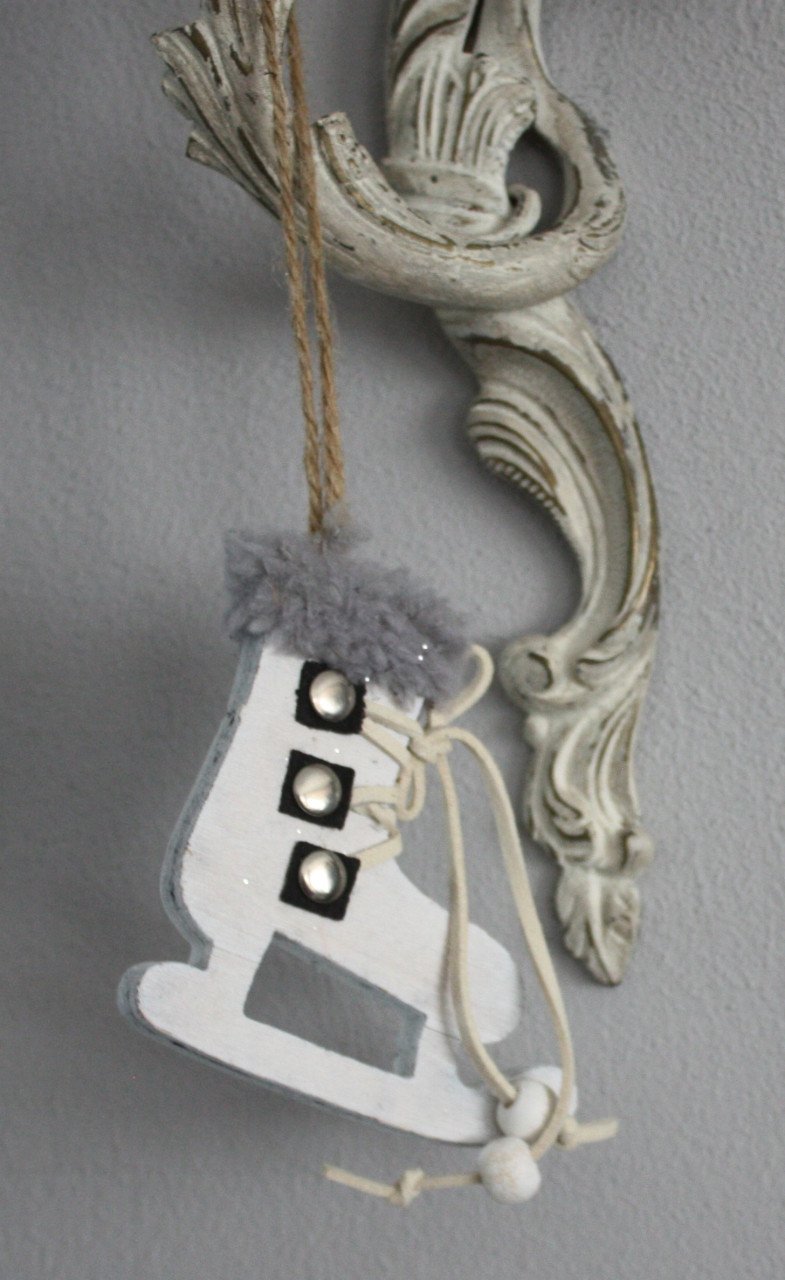 Houten schaats hanger