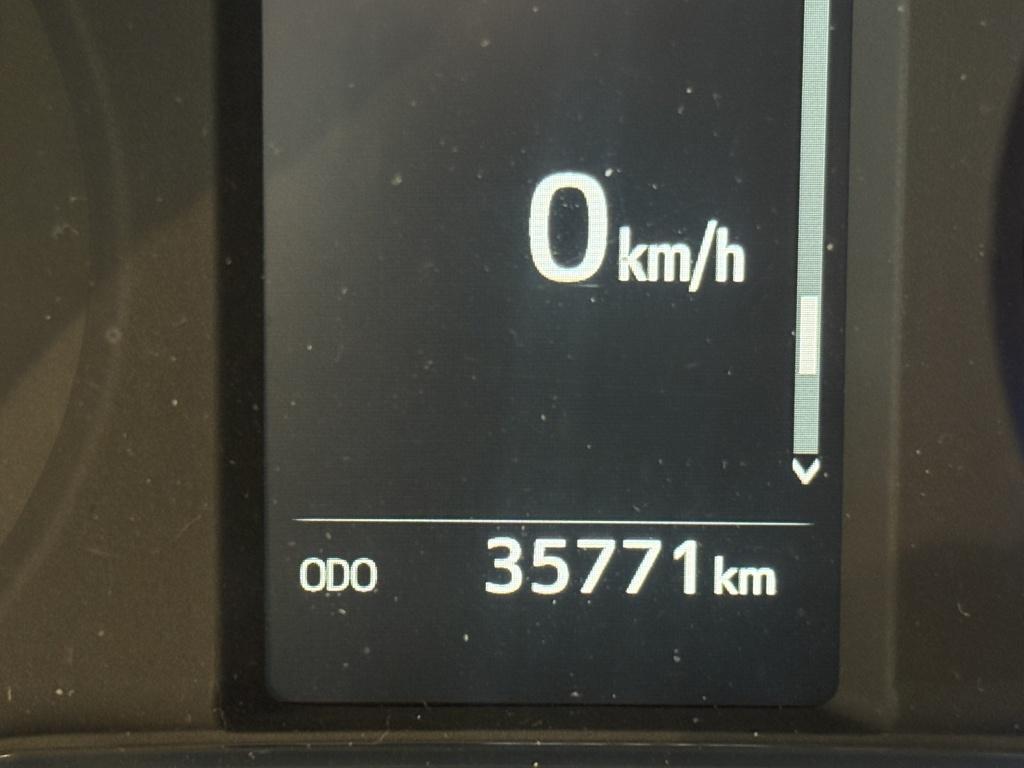 Toyota Yaris 1.5 hybrid bi-tone