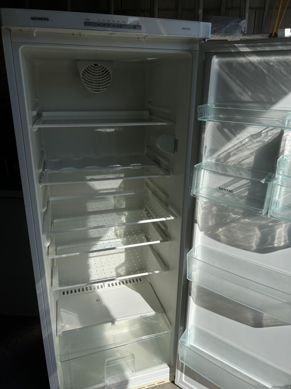 Siemens Electronic Koelkast 155x60 cm. 289 liter