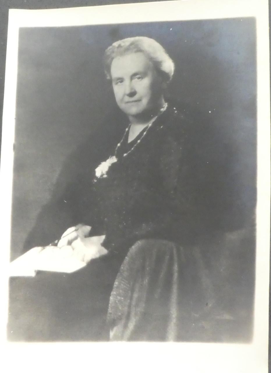 WILHELMINA, 12 foto’s Koninklijk Huis, periode t/m 1945