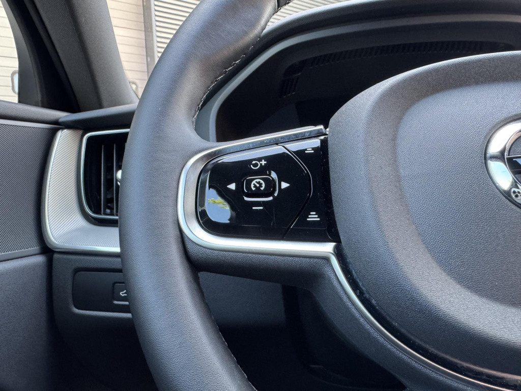 Volvo XC60 2.0 t6 plug-in hybrid awd plus black edition | trekhaak uitklapb