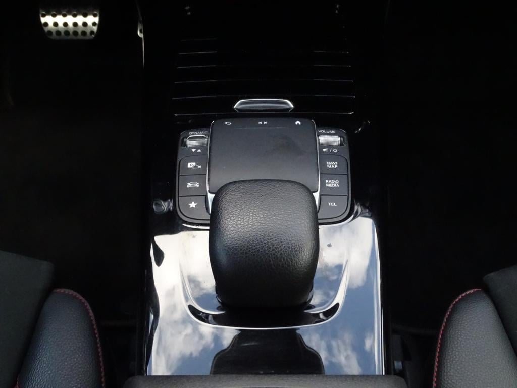 Mercedes-Benz A-Klasse 180 business solution amg | pano | widescreen