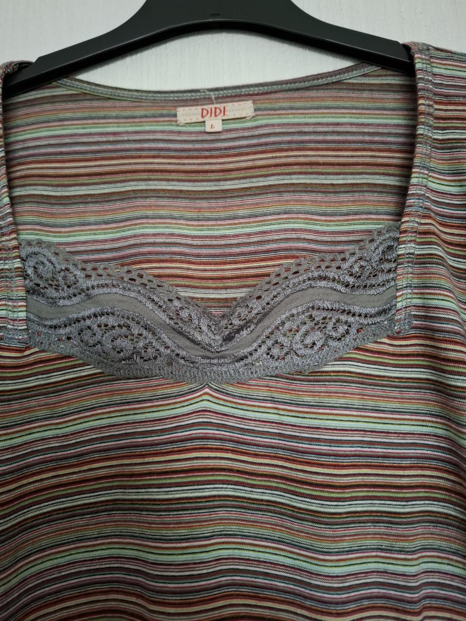 Didi gestreept shirt met grijs kantdetail langs de halslijn. L