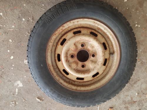Reservewiel aanhanger kar aanhangwagen. 2 verschillende types