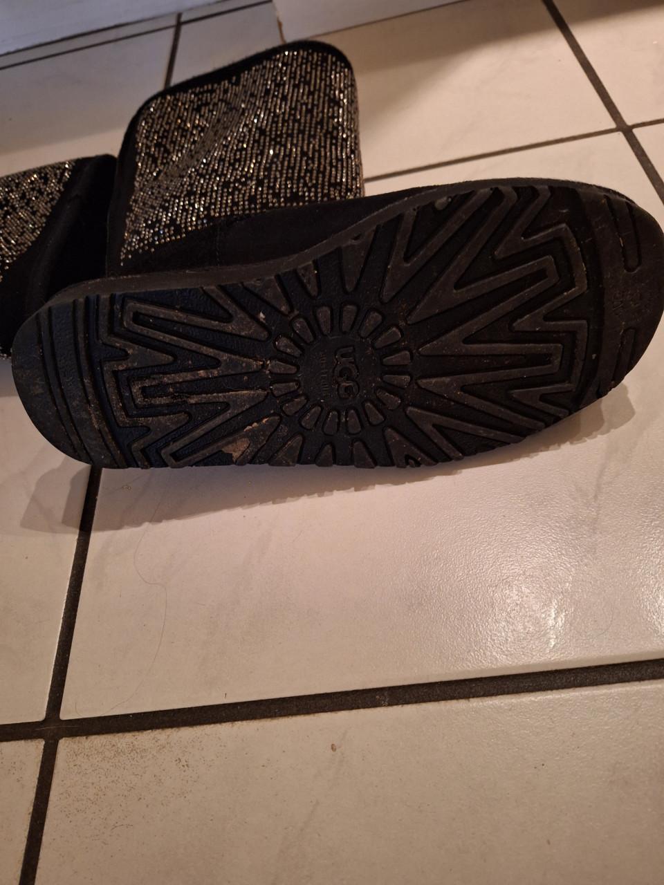 Mooie lange Uggs, zwart maat 38