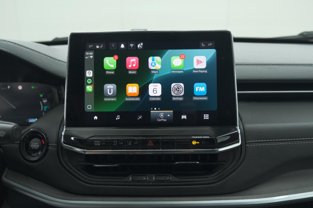 Jeep Compass 4xe 190 plug-in hybrid electric night eagle | camera | apple c