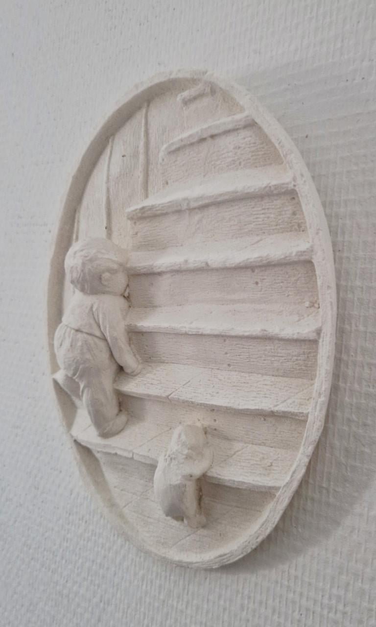 Ovaal vintage wit wandpaneel gips 3D kind hond trap