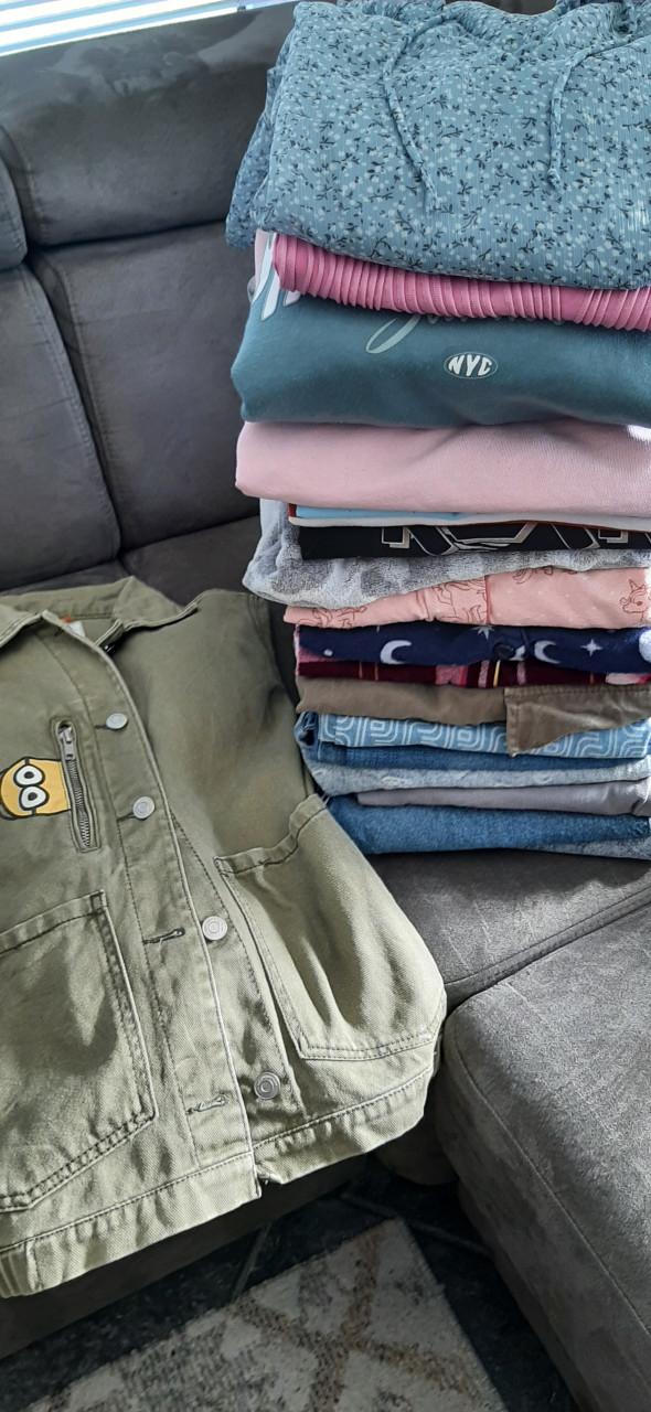 Pakket jonge dameskledimg