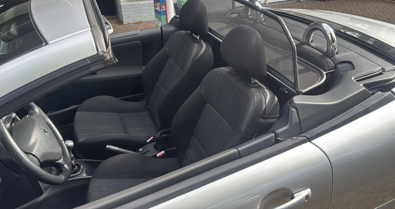Peugeot 207 CC Cabriolet | Genieten van iedere rit! | Airco | Lage km