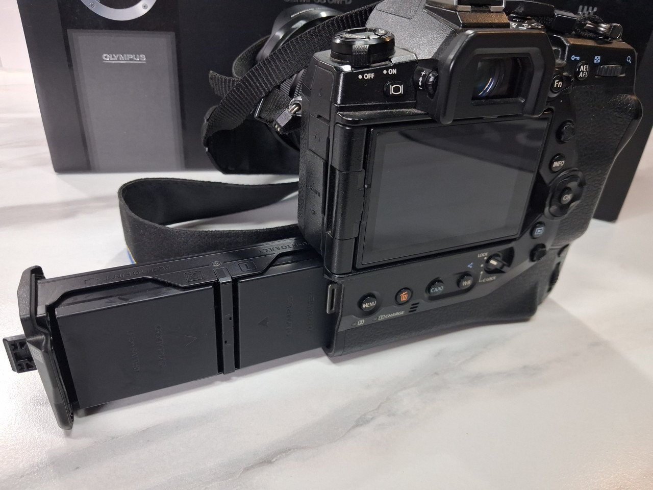 OLYMPUS OM-D E-M1X camera en een 12-40mm PRO lens