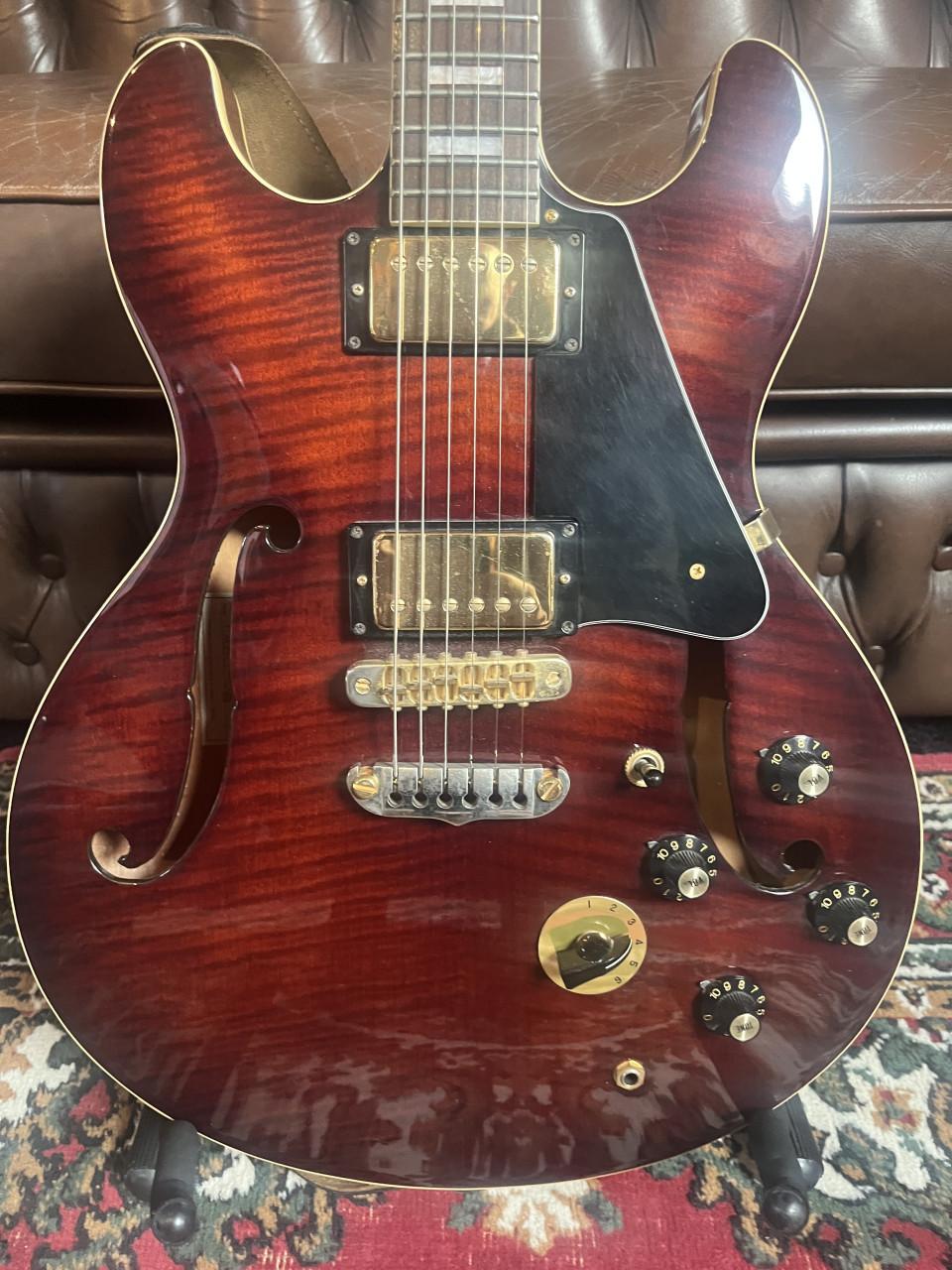 Aria Pro2 Semi hollow body TA-50-VS uit Japan bouwjaar 1985