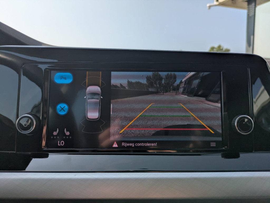 Volkswagen Golf 1.0 tsi life business | trekhaak | camera | carplay | acc |