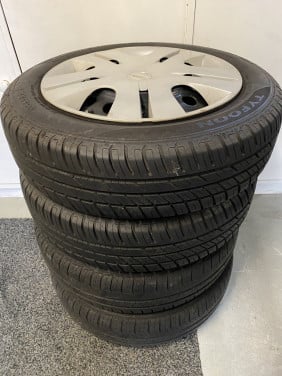 4 stalen wielen met zomerbanden 155 / 65 R 14